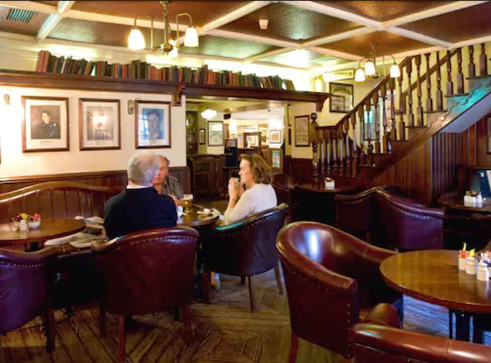 The Lansdowne Hotel Dublin Exterior foto